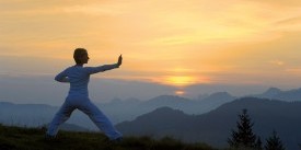 Yoga bei Sonnenaufgang - Hubertus | Alpin-Lodge & Spa - Balderschwang Yoga in wunderschöner Naturkulisse | Alpin-Lodge & Spa - Balderschwang