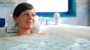 Experience the power of the sea with Thalasso - Hotel Neptun | Ostseebad Warnemuende Thalasso tub bath in wellness holidays - Hotel Neptun | Ostseebad Warnemuende