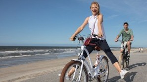 Cycling in wellness holidays on the beach of Norderney - Wellness Hotels & Resorts Cycling on Norderney beach for couples - Wellness Hotels & Resorts