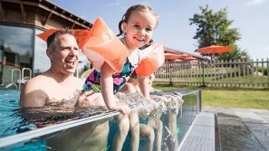 Family Wellness - Fun in the pool - Allgaeuer Berghof | Ofterschwang Family Wellness - Fun in the pool - Allgaeuer Berghof | Ofterschwang