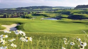 Golf spielen im Wellnessurlaub - Familien- & Wellnesshotel Sonnenpark | Willingen Eigener Golfplatz des Familien- & Wellnesshotel Sonnenpark | Willingen