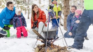Familien - und Wellnesshotel Kaiserhof | Berwang AT – Am Lagerfeuer im Winter Am Lagerfeuer im Winter - Familien - und Wellnesshotel Kaiserhof | Berwang AT