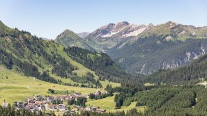 Family vacation inclusive Wellness in Tirol - Familotel Kaiserhof Recovery in the family vacation with view of the mountains - Familotel Kaiserhof