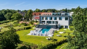 Romantik Hotel Schwanefeld - Sachsen - Hausansicht mit Pool Hausansicht mit Pool | Romantik Hotel Schwanefeld - Meerane Sachsen