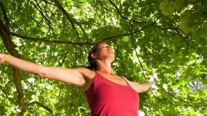 Menschels Vitalresort - breathing exercises Breathing exercises with stretched arms in the park of Menschels Vitalresort, Naheland, Meddersheim, Bad Sobernheim