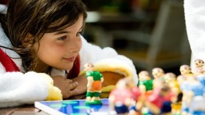 RoLigio & Wellness Resort Romantischer Winkel – Bad Sachsa - Kids beim Brettspiel Mädchen beim Brettspiel im RoLigio & Wellness Resort Romantischer Winkel – Bad Sachsa