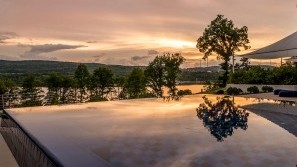 Seezeitlodge Hotel & Spa, Bostalsee, Infinity Pool Seezeitlodge Hotel aSeezeitlodge Hotel & Spa, Bostalsee, Saarland, Seezeit Spa, Infinity Pool, Outdoornd Spa | Bostalsee | Saarland - pool outside