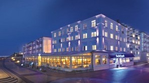 Strandhotel Georgshöhe Spa & Resort – Norderney – North Sea - Outside view in the evening Outside view in the evening - Strandhotel Georgshöhe Spa & Resort – Norderney – North Sea
