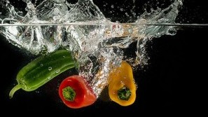 Paprika: A vitamin-rich vegetable Green, red and yellow peppers - Rich in vitamins & healthy