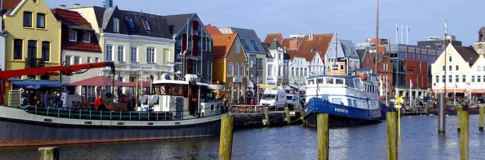 Entschleunigen mit Wellness in Nordfriesland auf der Insel Husum Der Hafen von Husum strahlt Ruhe und Entspannung aus