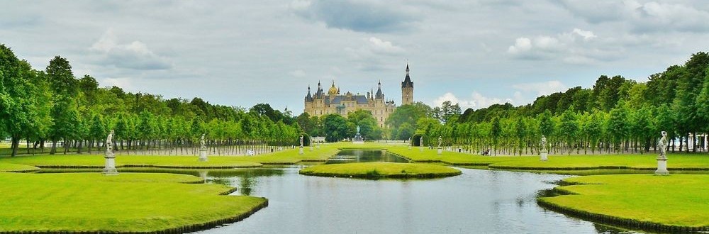 Wellness surrounded by sights in Mecklenburg-Vorpommern Excursion in wellness holidays to Schwerin Castle