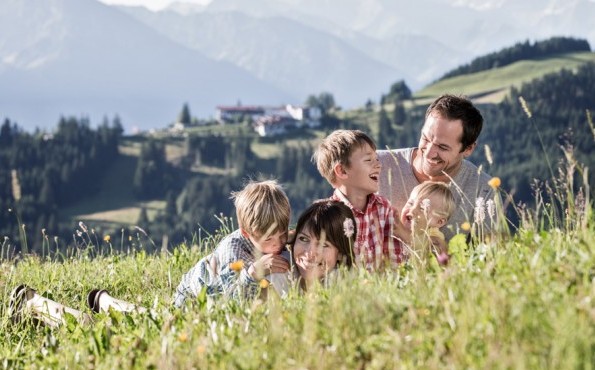 Zeit für die Familie im Wellnesshotel - Familien- & Wellnesshotel Allgäuer Berghof Familien-Auszeit im Wellnesshotel - Familien- & Wellnesshotel Allgäuer Berghof