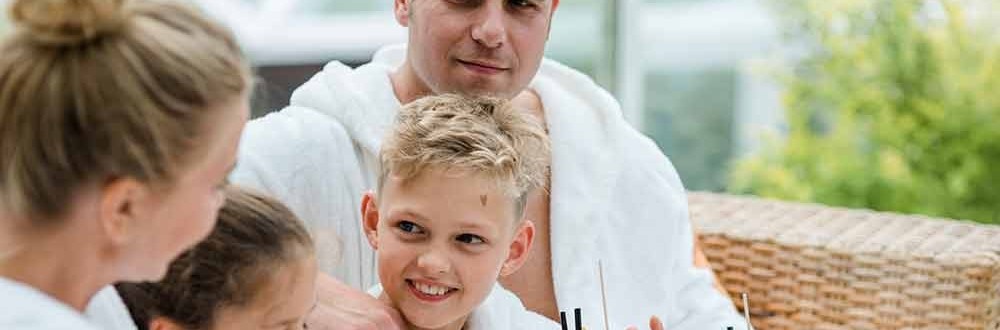 Familienzeit im Wellnessurlaub - Hotel Deimann | Schmallenberg Im Spa mit der ganzen Familie - Hotel Deimann | Schmallenberg