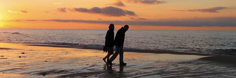 Thalasso - The power of the sea in wellness holidays - Hotel Neptun | Warnemuende Walk on the beach before sunset - Hotel Neptun | Warnemuende
