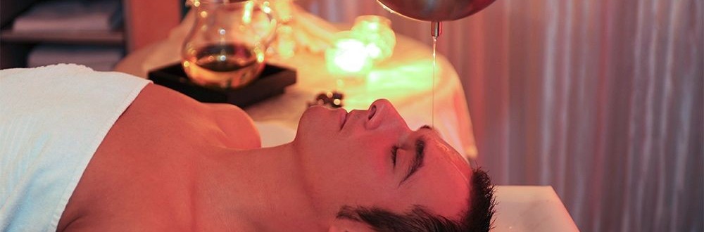 Ayurveda: The Teaching of Life - Applications in Wellness Holidays Forehead shower: Ayurveda treatments in the wellness hotel